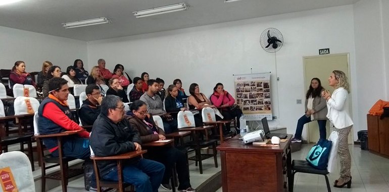 Pacientes e agentes de saúde recebem orientações sobre HF